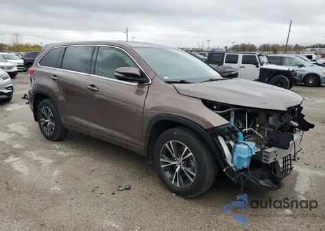 2018 Toyota Highlander Le Plus из США, поврежденный, VIN 5TDBZRFH6JS812871